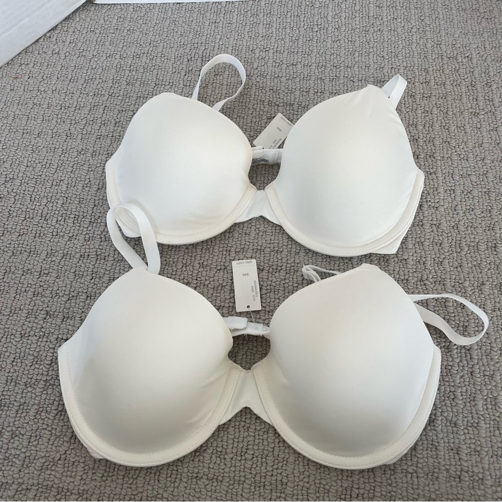 2 new women’s GAP Body bras bundle